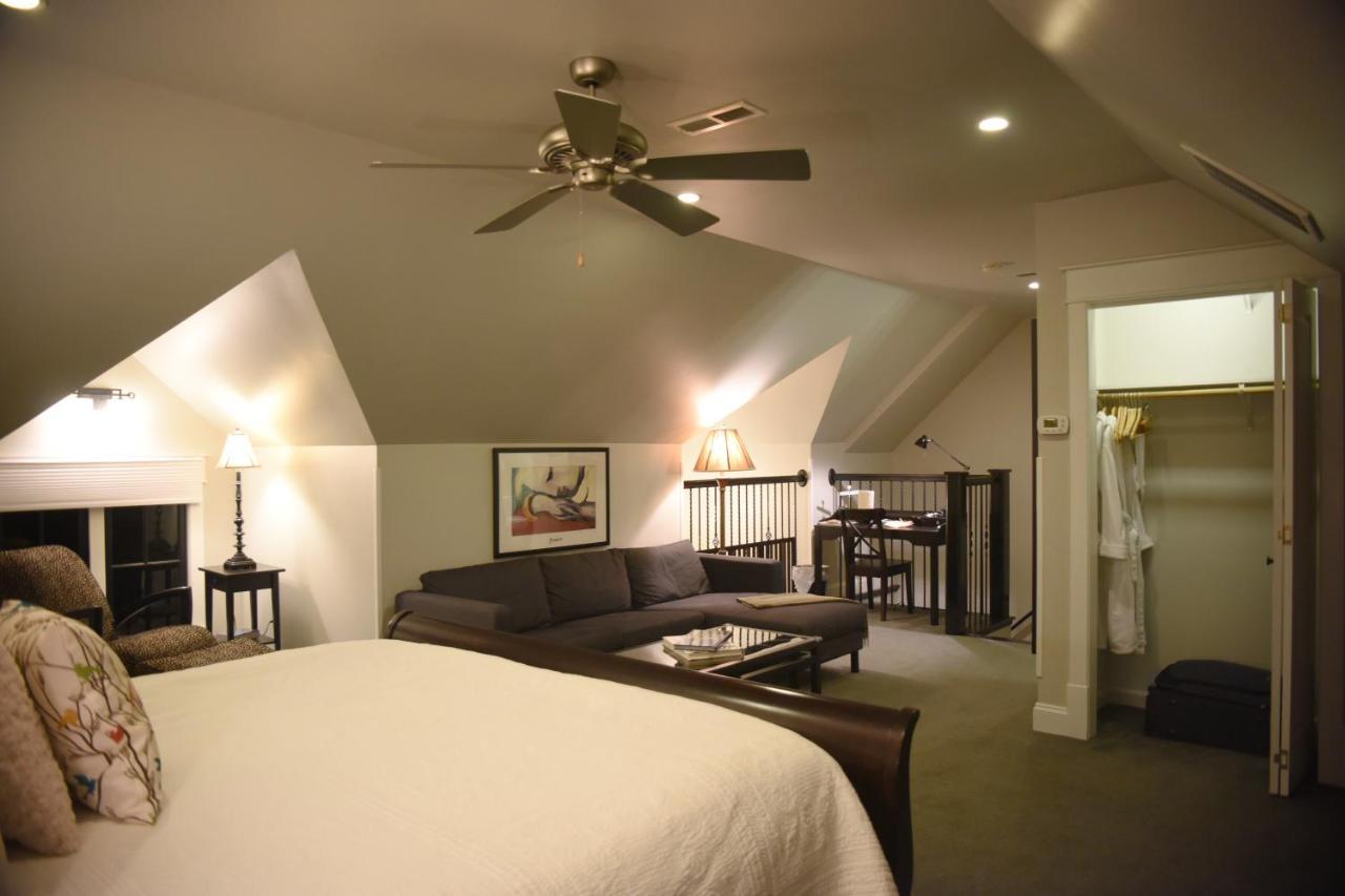 Black Lantern Inn Роанок Экстерьер фото